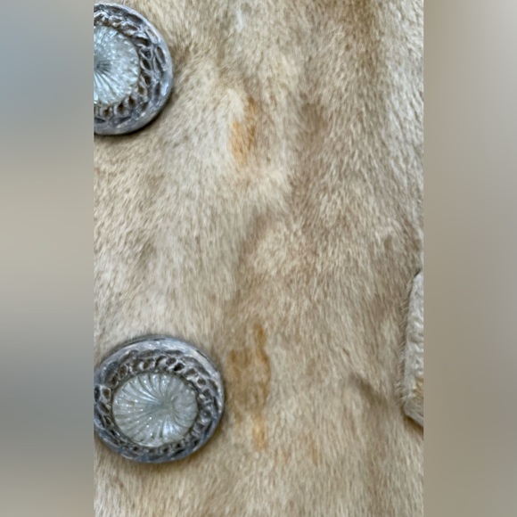 Vintage Montaldo’s Champagne Fur Coat—Size Medium - Picture 6 of 12